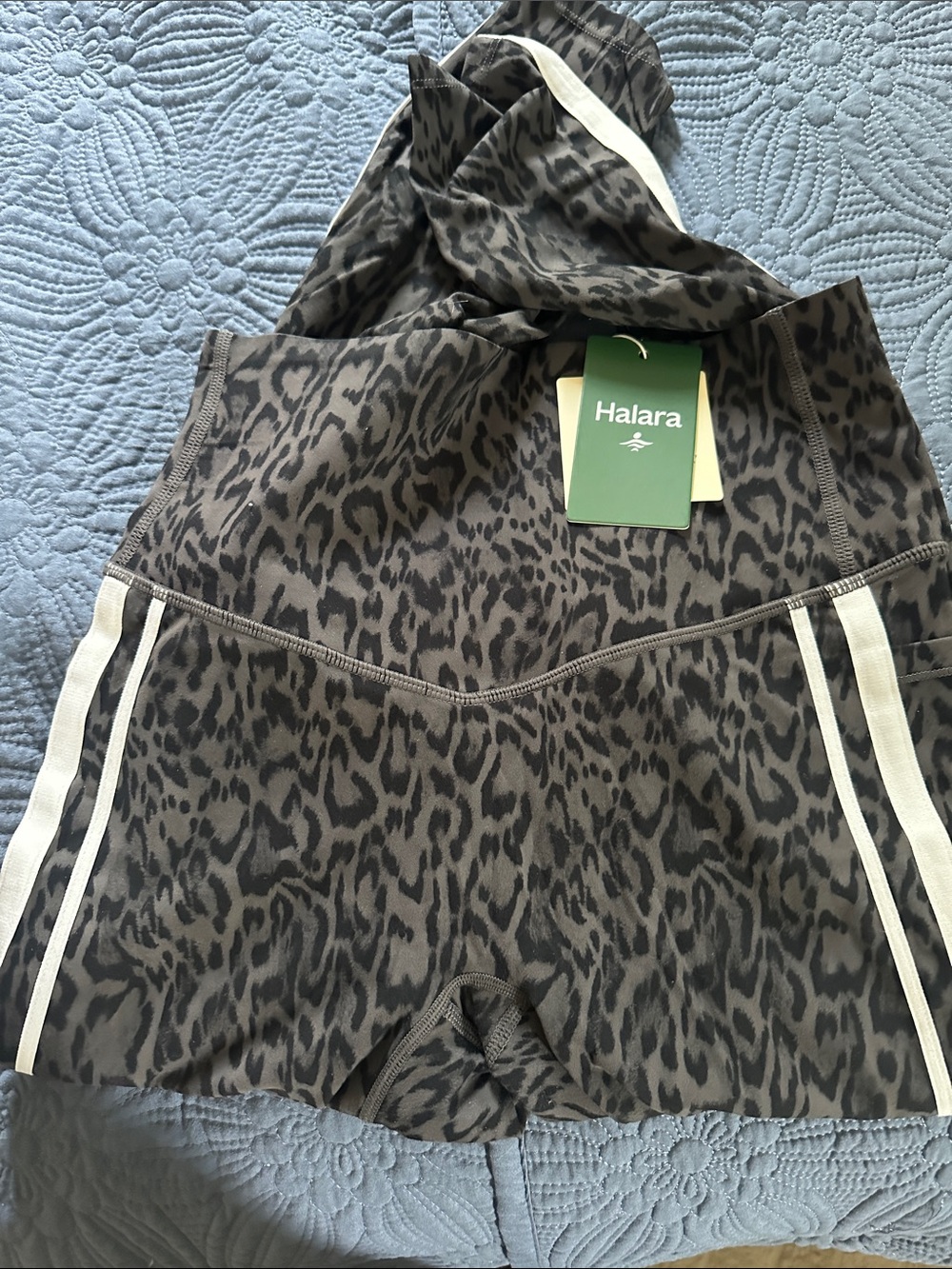 HALARA Charcoal Gray & Black Leopard Print High-Waist Active Shorts